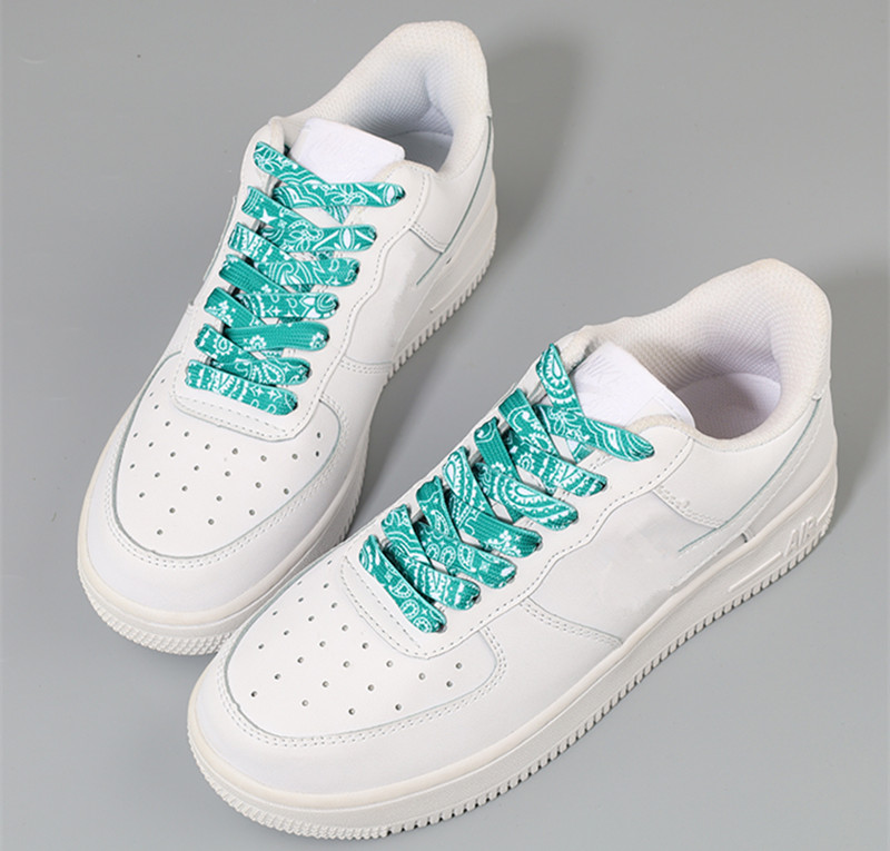 Lacci di fiori di anacardi di  - Travis Scott Lace recensione e prezzo